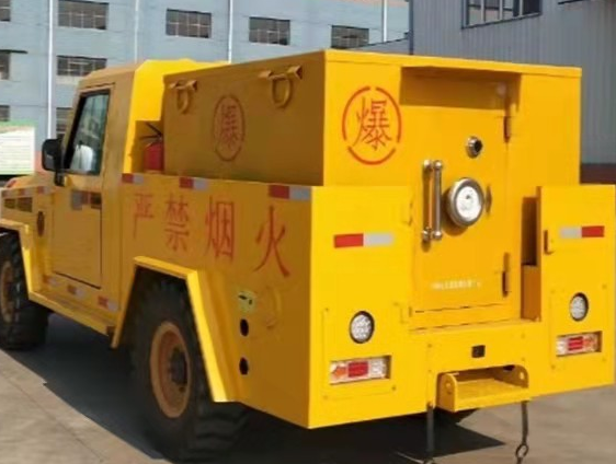 鸠江凯龙爆破器材运输车：保障爆破任务的安全运行
